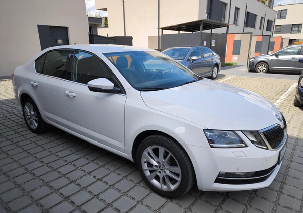 Skoda Octavia cena 49700 przebieg: 199000, rok produkcji 2019 z Rzeszów małe 407